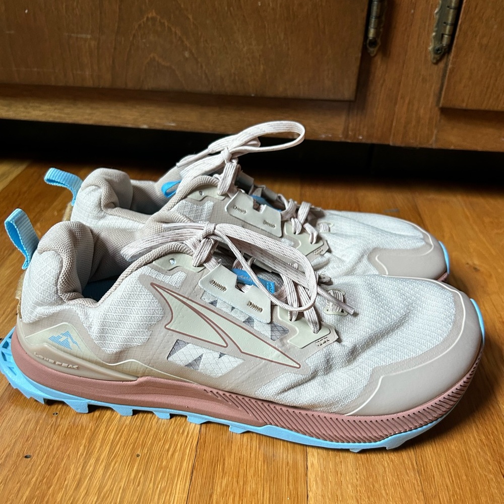 NWOT Altra women’s lonepeak trail running shoe